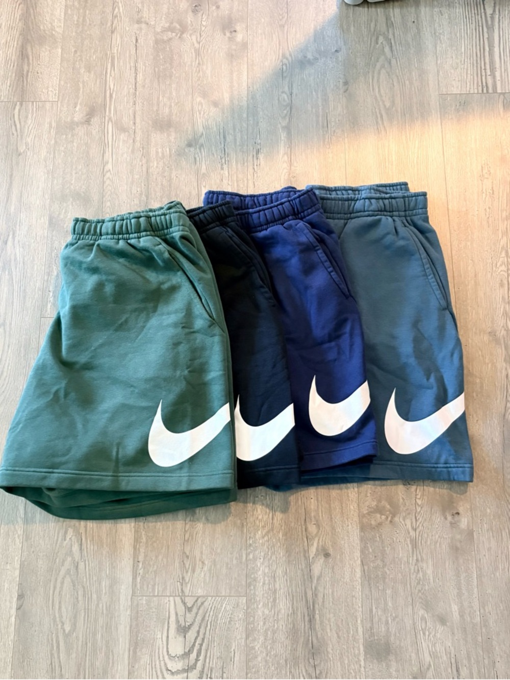 4-Piece Bundle: Nike Club Fleece Shorts – Men’s 2XL – Excellent Condition
